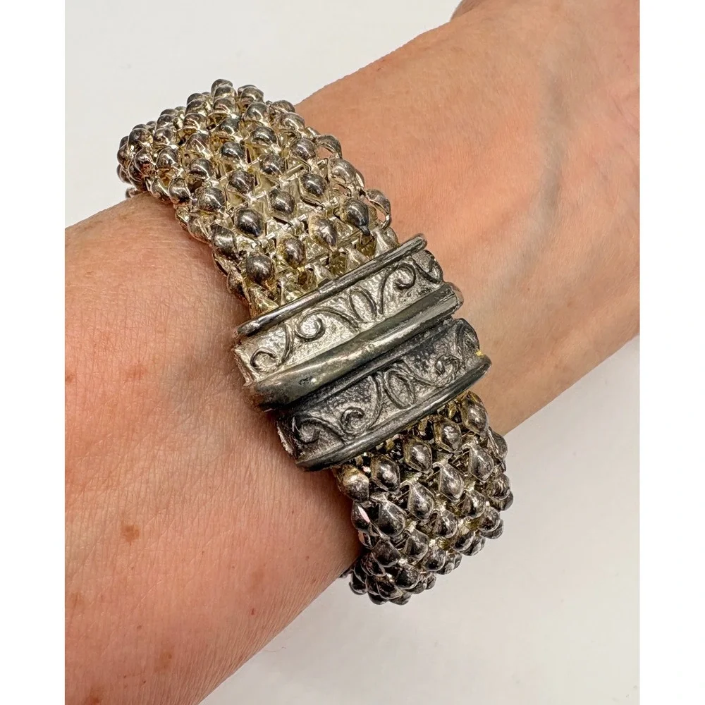 Geneva Quartz Watch Silver Tone Popcorn Mesh Magnetic Clasp Filigree Band Mens
